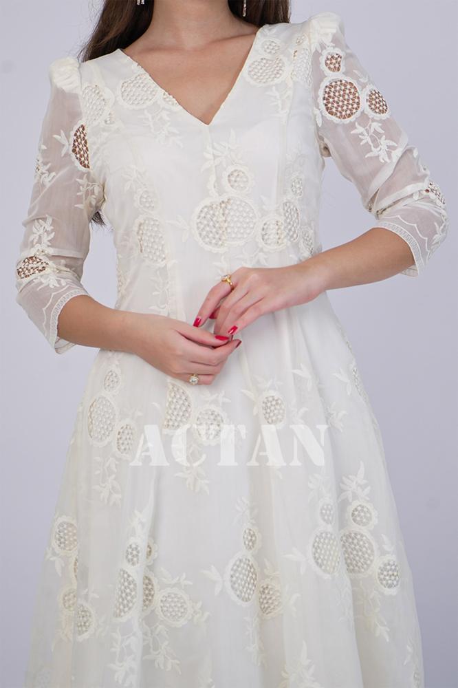Sugar-colored organza midi dress المقاس:(L - 40)