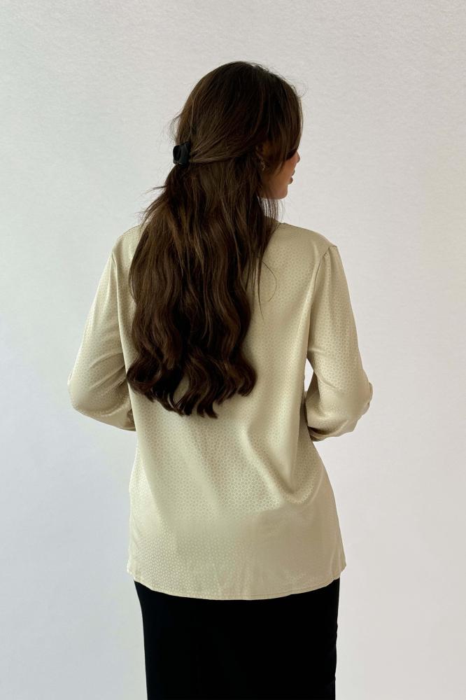 Beige patterned satin shirt المقاس:(XXL - 44)