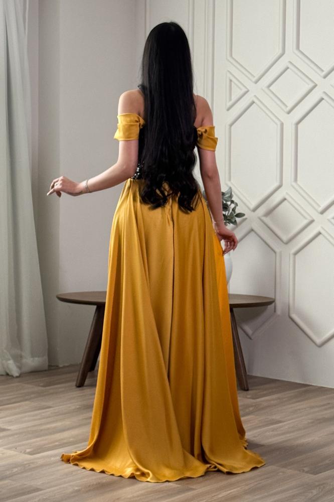 Yellow off-the-shoulder sequin evening dress المقاس:(M)