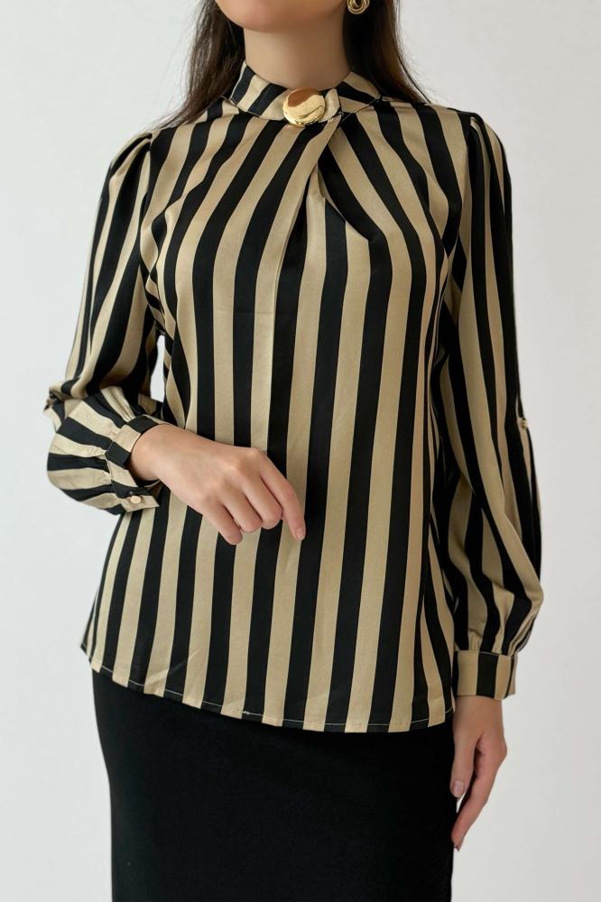 Striped round neck blouse المقاس:(M - 38)