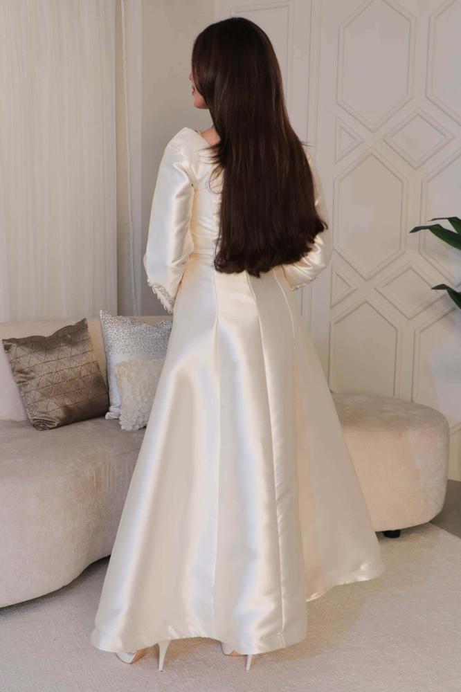 Classic beige crystal embellished maxi dress المقاس:(L)