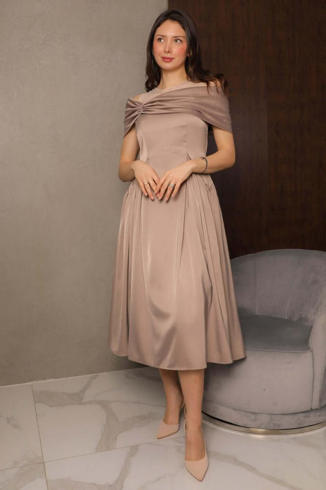 Brown midi evening dress with pleats at the waist المقاس:(L - 40)