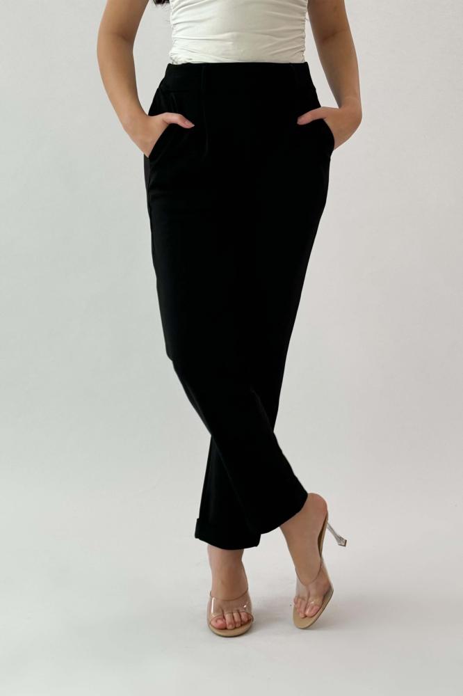 Black pleated long pants المقاس:(L - 40)
