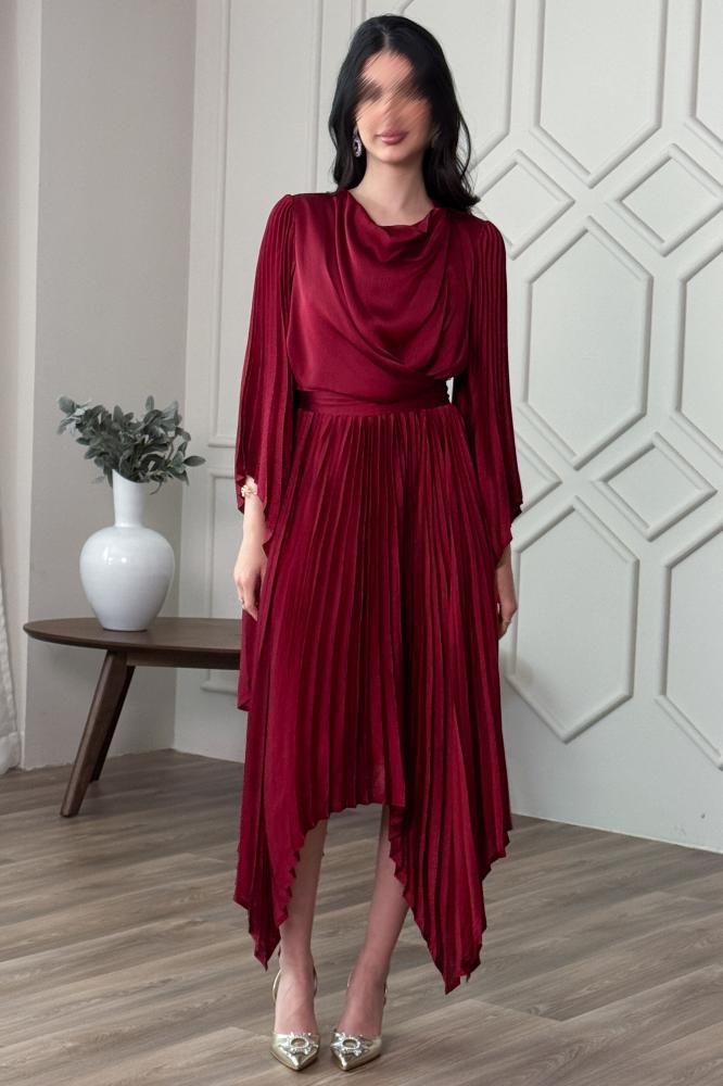 Asymmetric pleated dress المقاس:(M - 38)