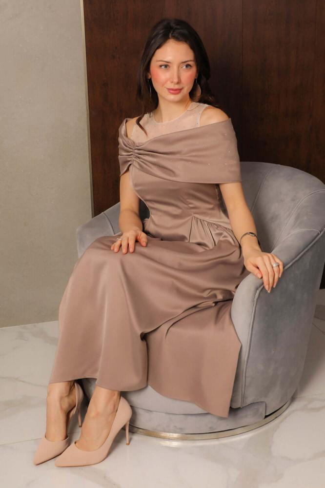 Brown midi evening dress with pleats at the waist المقاس:(L - 40)