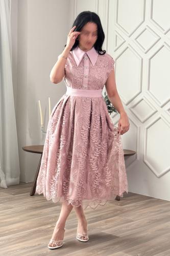 Classic pink lace midi dress المقاس:(S - 36)
