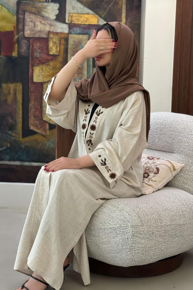 Embroidered abaya with a pattern on the back المقاس:(52)