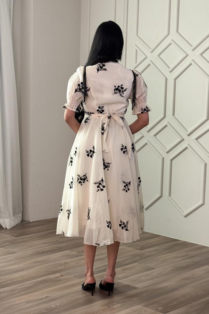 Midi dress with floral print المقاس:(L)
