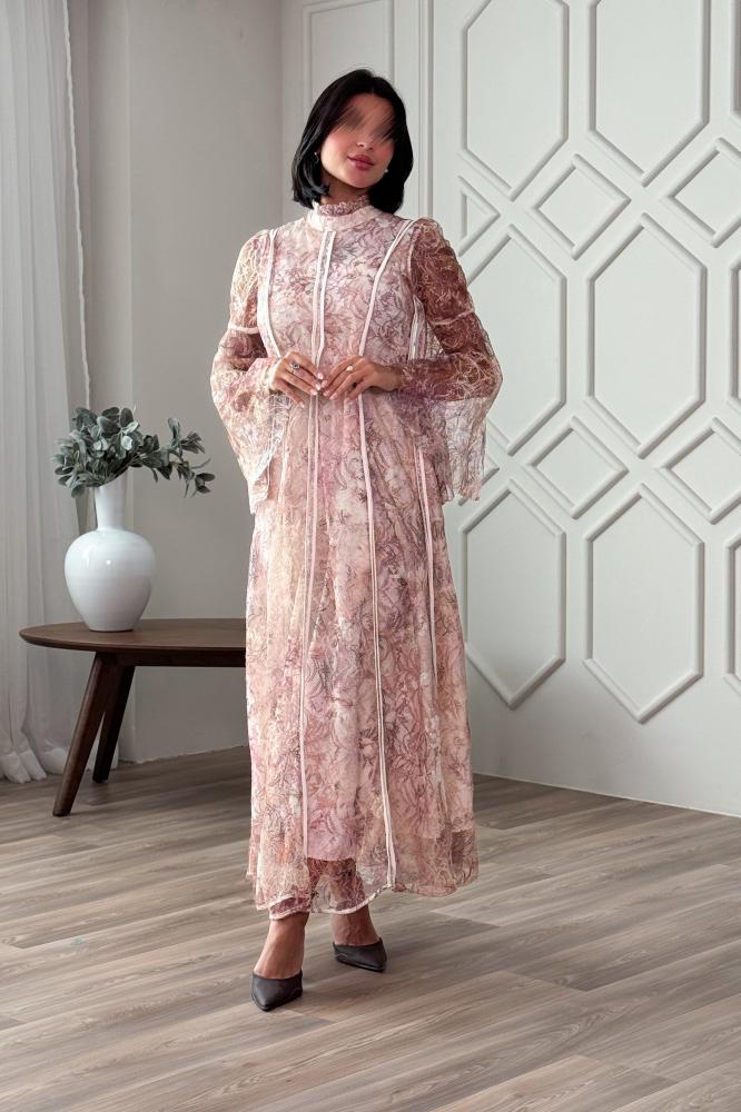 Maxi dress with wide sleeves and floral lace المقاس:(XL - 42)