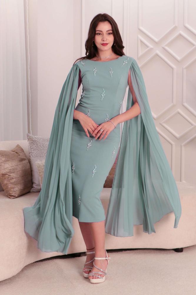 Light green crystal embellished midi dress المقاس:(L)