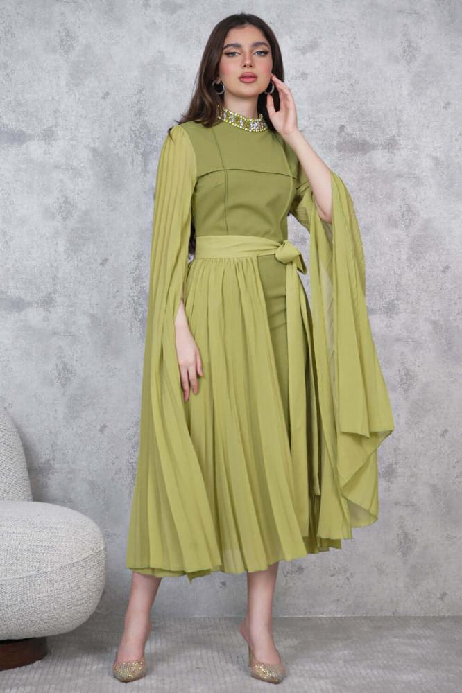 Green Crystal Embellished Straight Two-Piece Midi Dress المقاس:(M - 38)