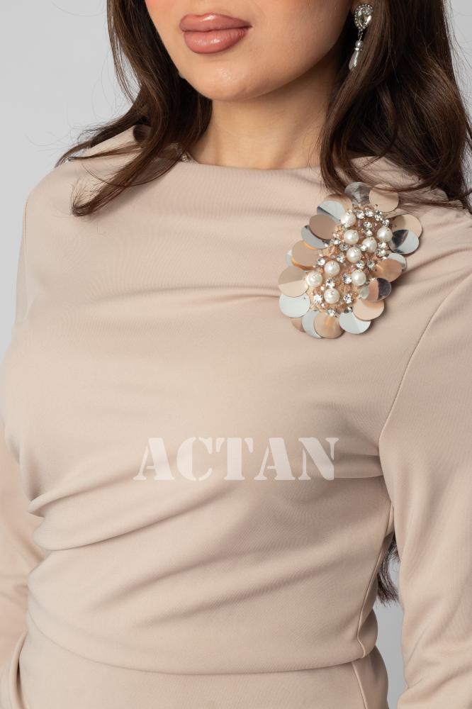 Brooch-embellished bodycon dress المقاس:(S - 36)