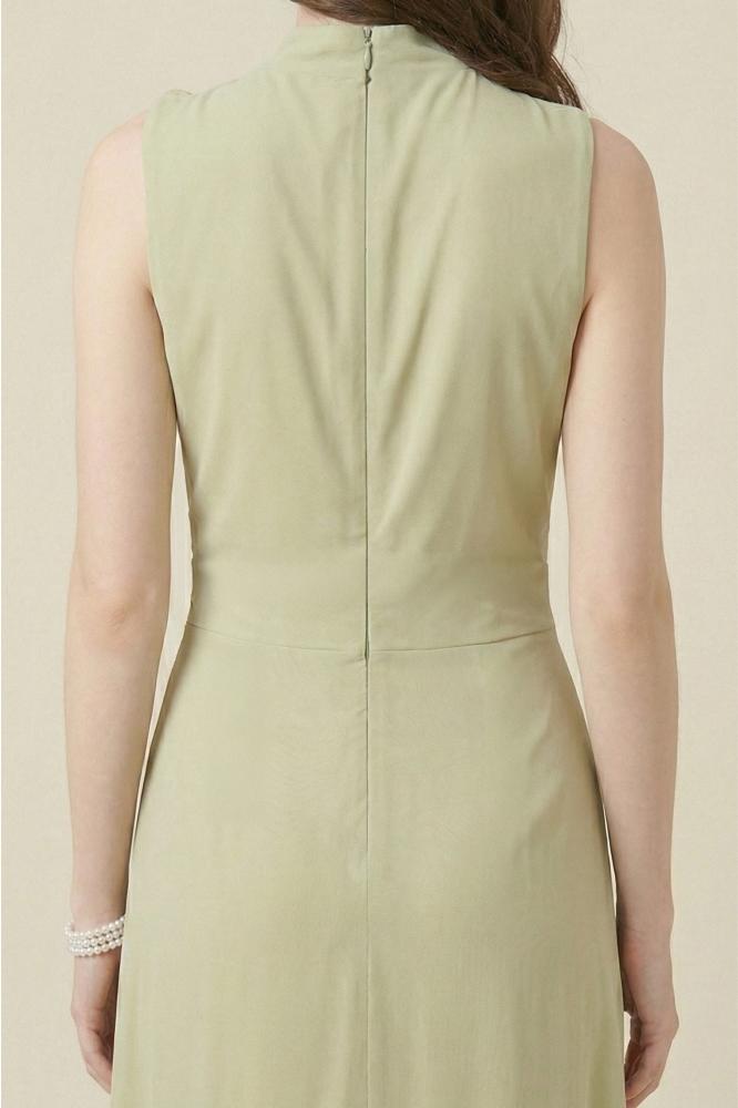 Light green draped dress with rose brooch المقاس:(L - 40)