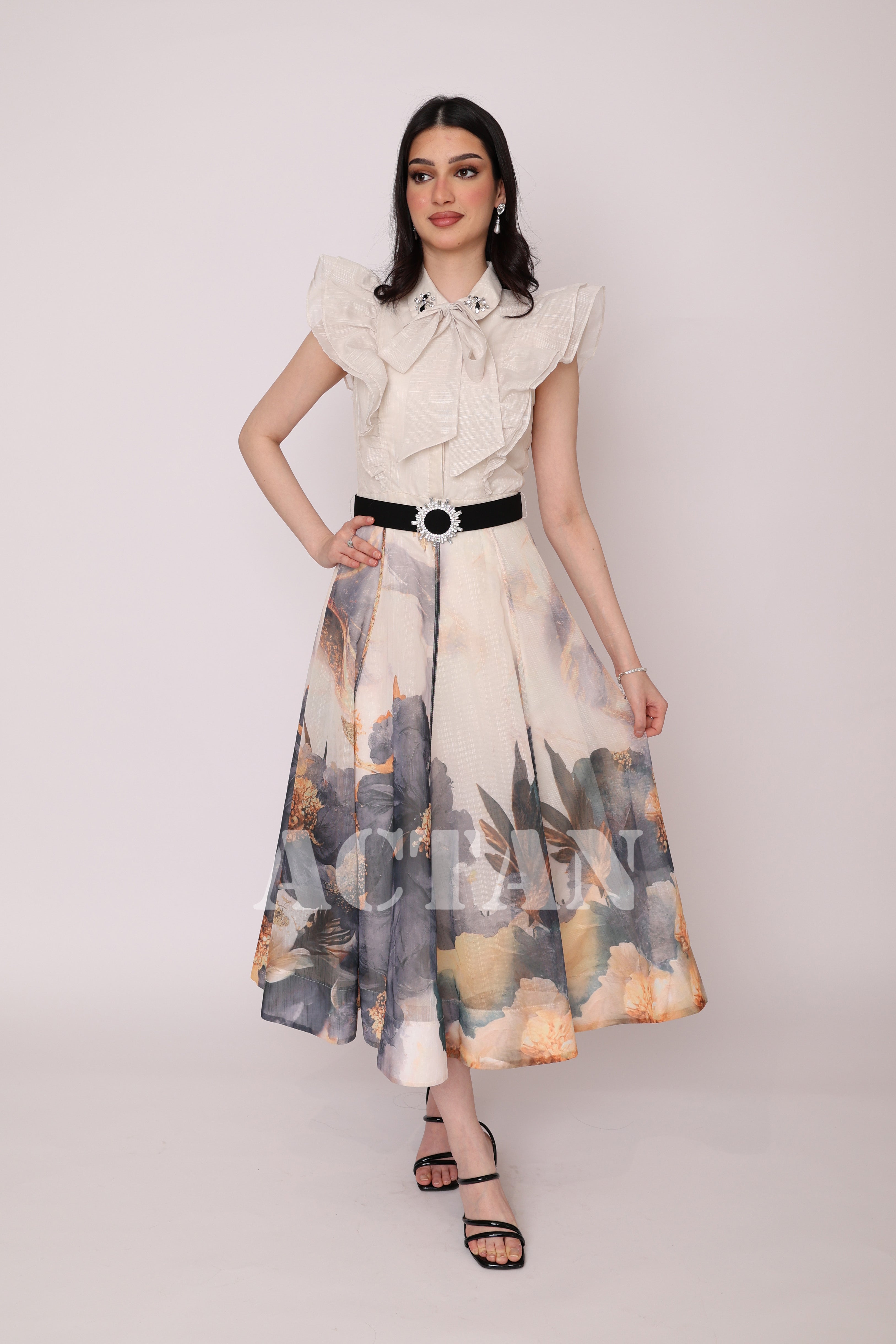 Elegant midi dress with a gray floral print