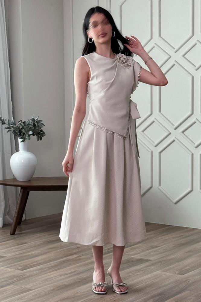 Beige floral brooch tie midi dress المقاس:(L - 40)