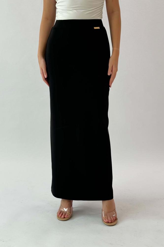 Black long, slim-fit skirt المقاس:(XXL - 44)