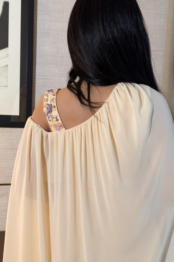 Beige chiffon cape sleeve jumpsuit المقاس:(L - 40)