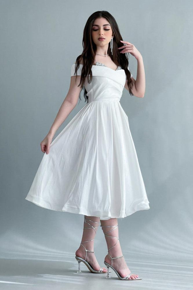 White crystal pleated evening dress المقاس:(XXL)