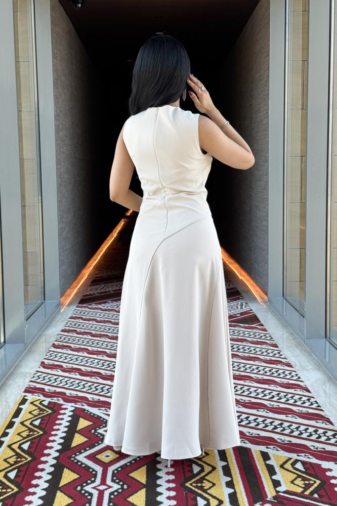 Beige Off-the-Shoulder Maxi Dress المقاس:(L - 40)