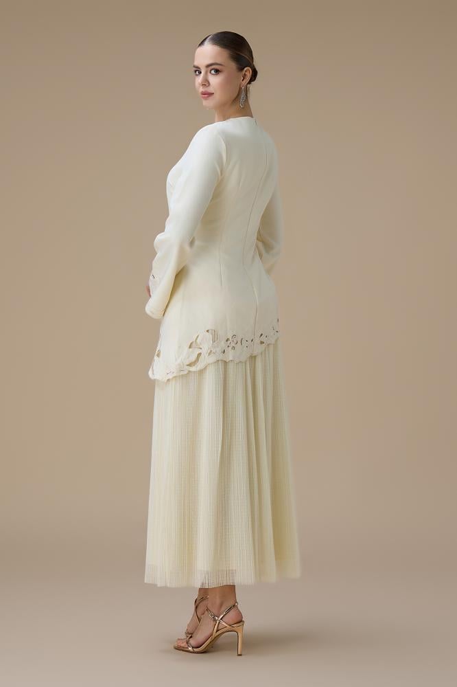 فستان طويل بيج بطبقتين بتصميم ناعم المقاس:(L - 40)