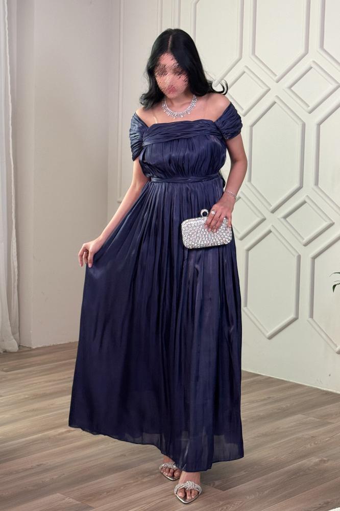 Navy blue pleated off-shoulder dress المقاس:(M)