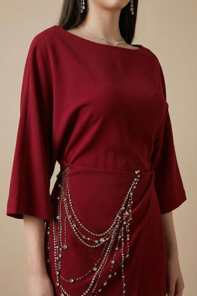 Long crystal-embellished burgundy dress المقاس:(M - 38)