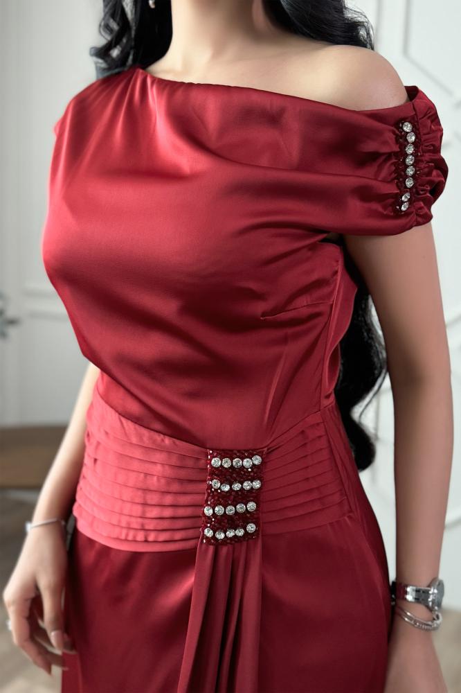 Burgundy one-shoulder draped dress المقاس:(S - 36)