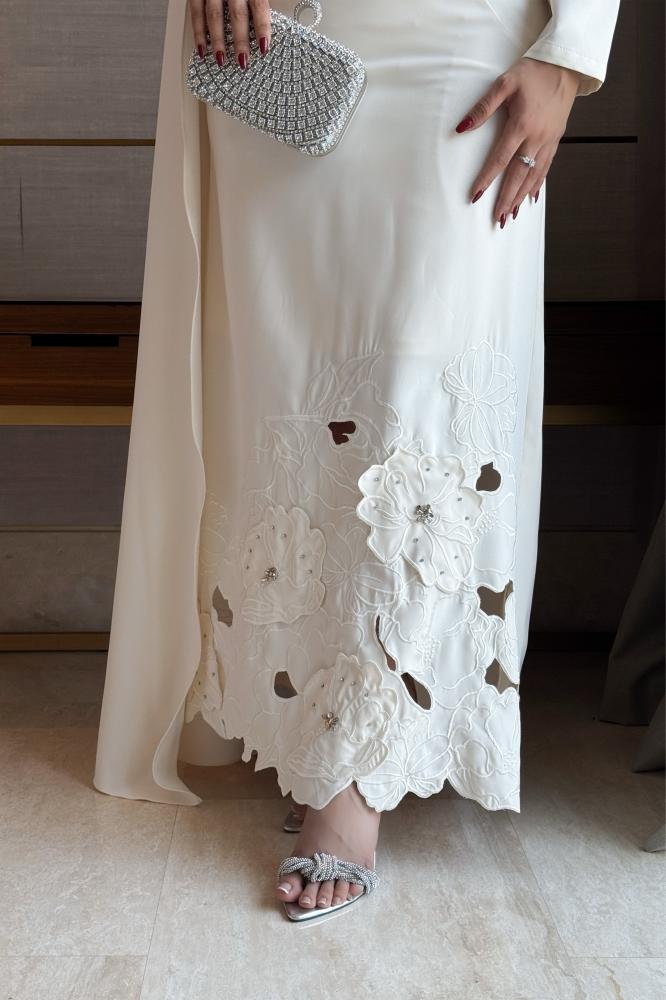 Light beige English embroidery cape maxi dress المقاس:(M - 38)