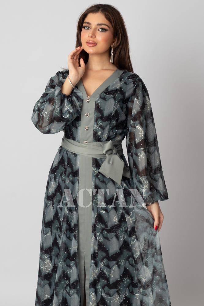 Green embroidered maxi dress المقاس:(L - 40)