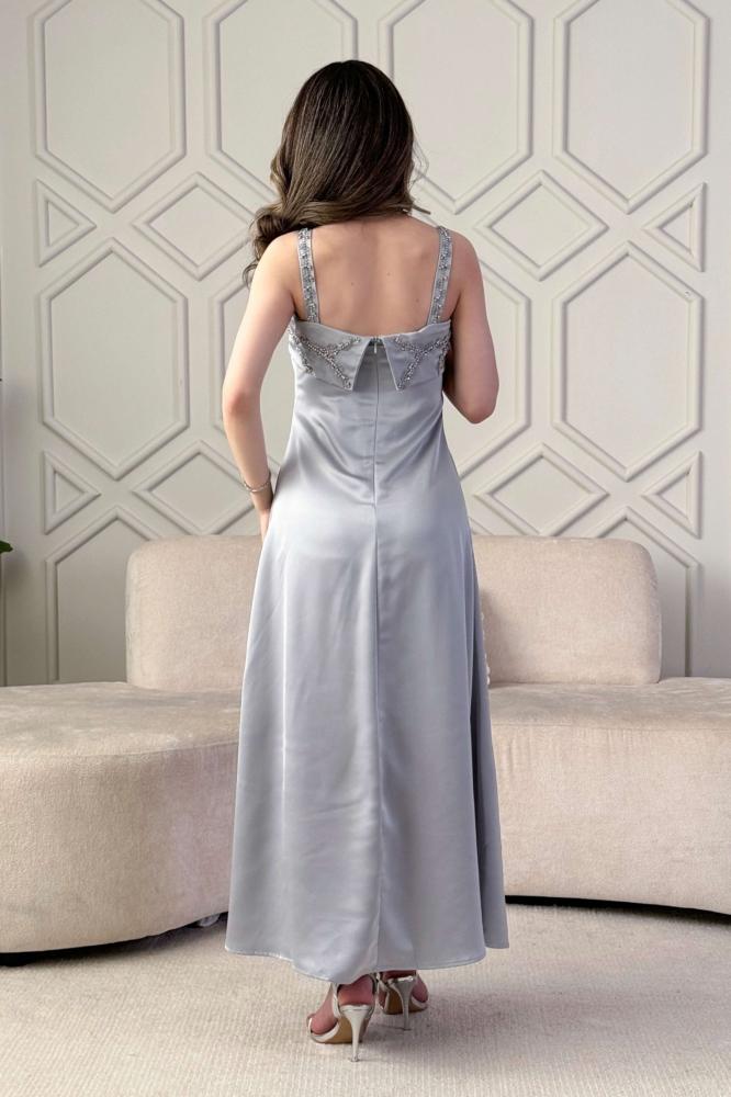 Long crystal-embellished dress in gray المقاس:(M - 38)