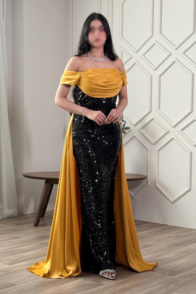 Yellow off-the-shoulder sequin evening dress المقاس:(M)