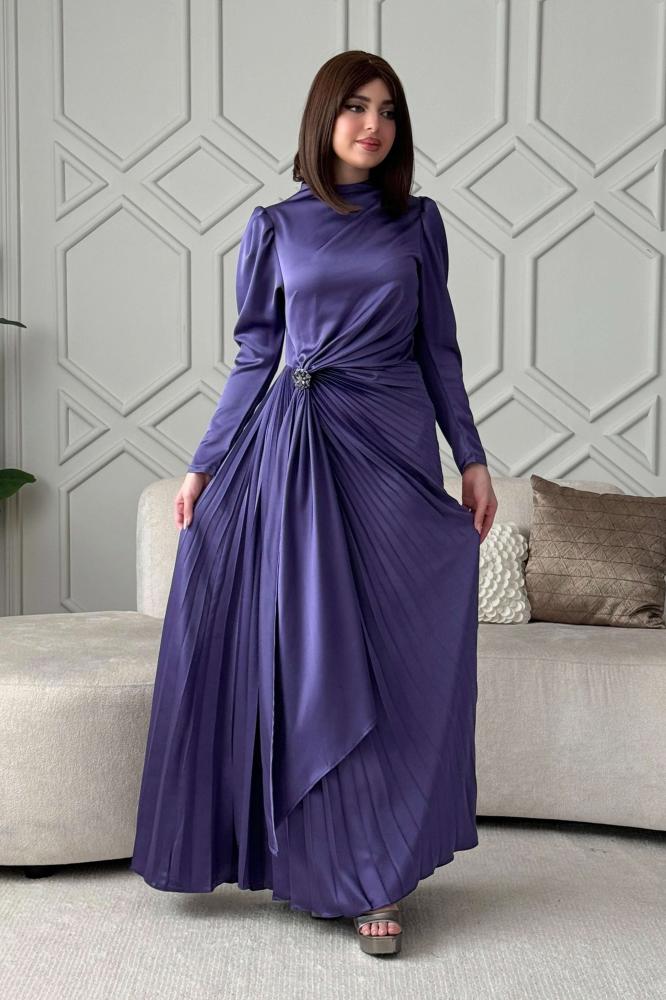 Long pleated satin dress in purple المقاس:(L - 40)