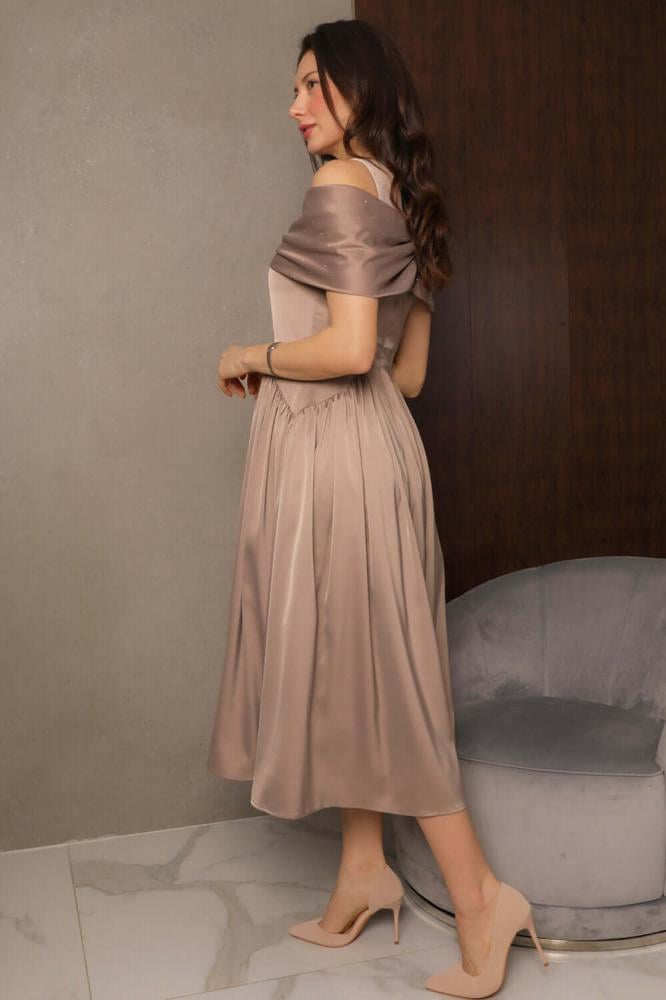 Brown midi evening dress with pleats at the waist المقاس:(L - 40)