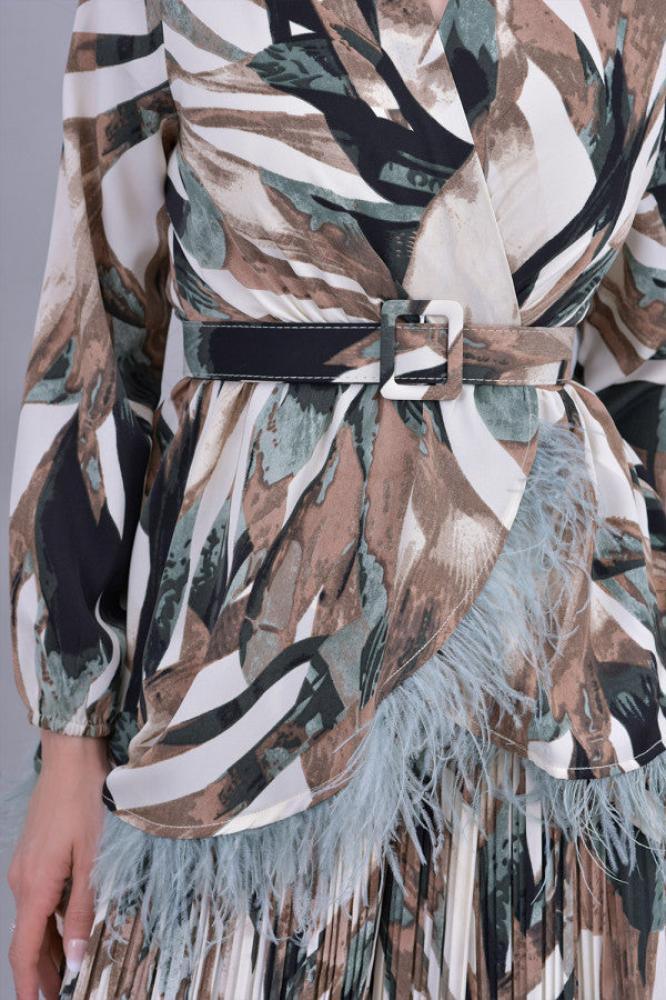 Wide leg pants set with a printed blouse decorated with feathers المقاس:(L)
