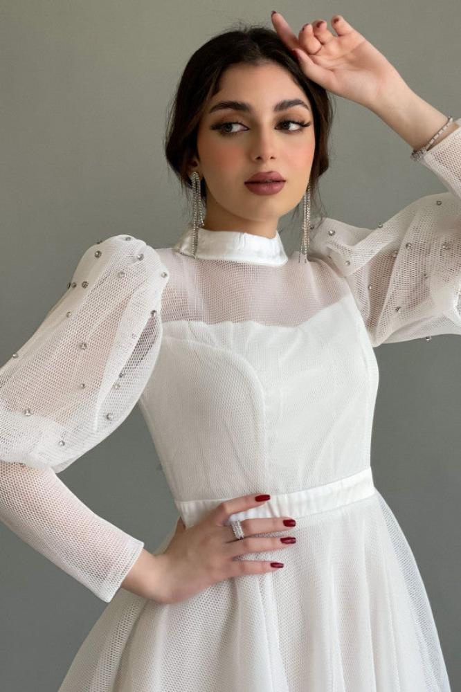 Short white tulle mesh dress with crystals المقاس:(S)