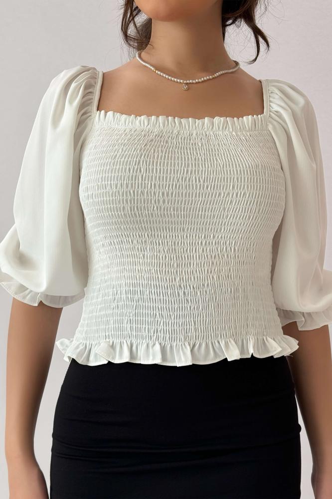 White ruffle-effect square-neck blouse المقاس:(S)