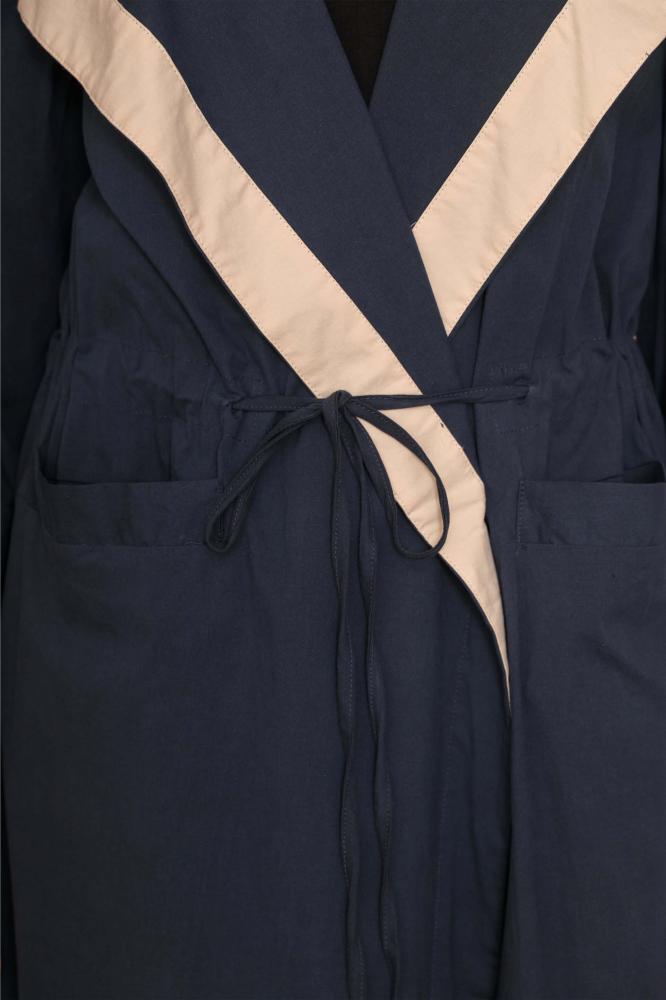 Navy blue folded collar abaya with a tie at the waist المقاس:(56)