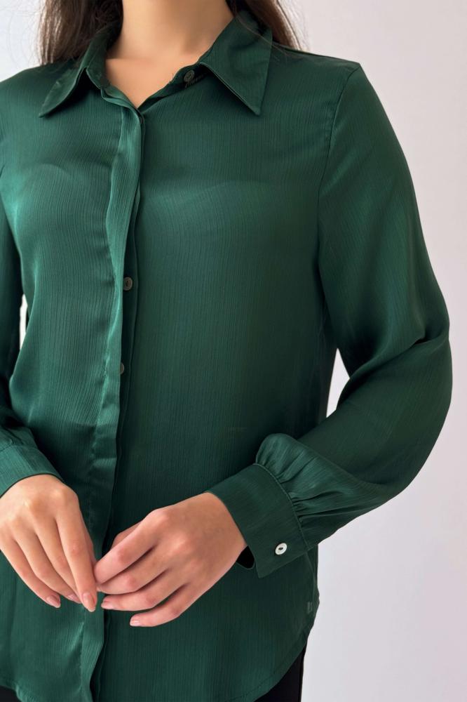 Plain shirt with hidden buttons, dark green المقاس:(M - 38)