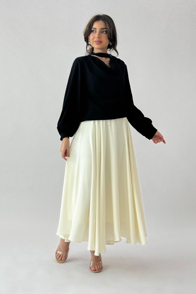 Satin cloche skirt, sugar color المقاس:(S)