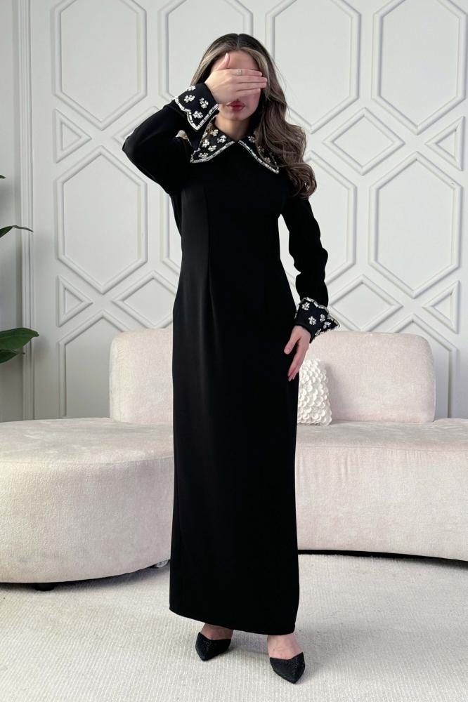 Black crystal embellished long dress with slit in the back المقاس:(L)