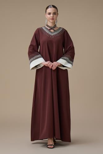 جلابية طويلة بني بتطريز انيق المقاس:(L - 40)