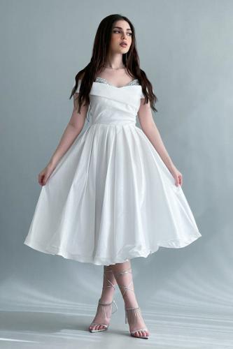 White crystal pleated evening dress المقاس:(XXL)