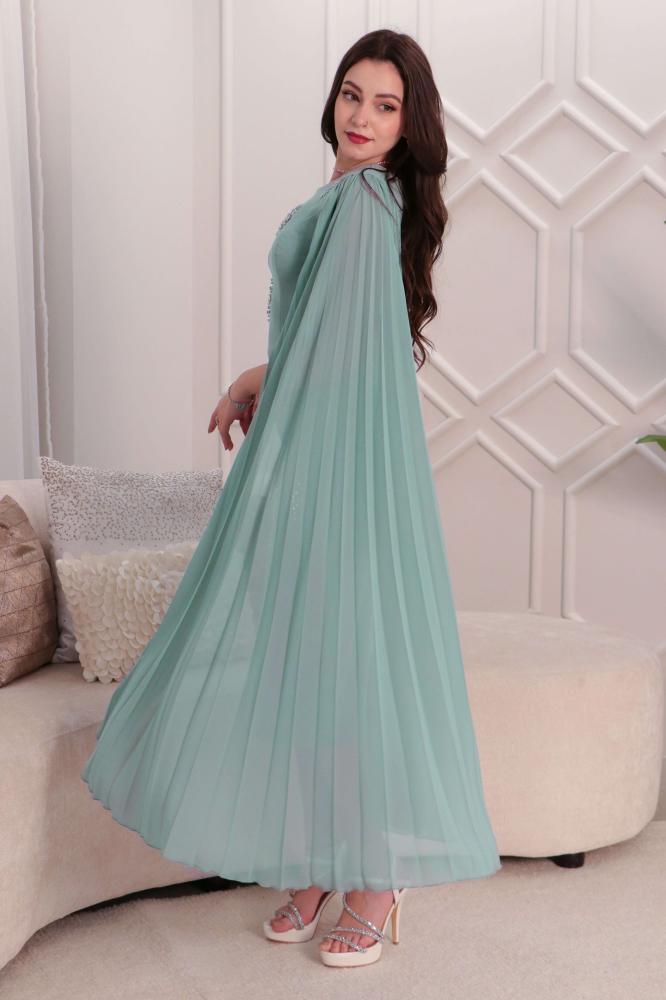 Light green crystal embellished midi dress المقاس:(L)