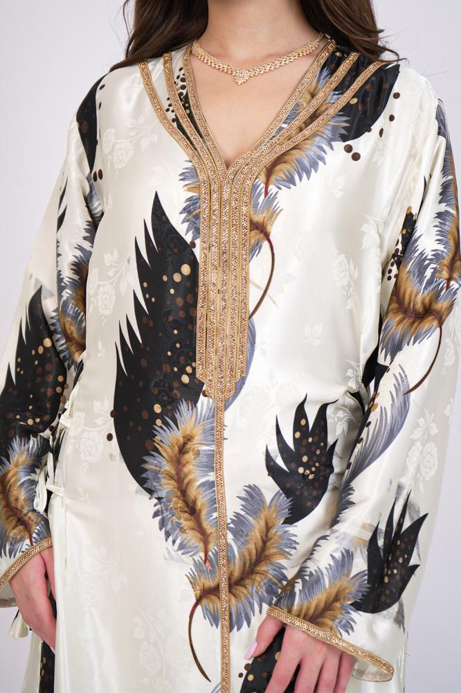 Long jalabiya with a golden ribbon المقاس:(L)