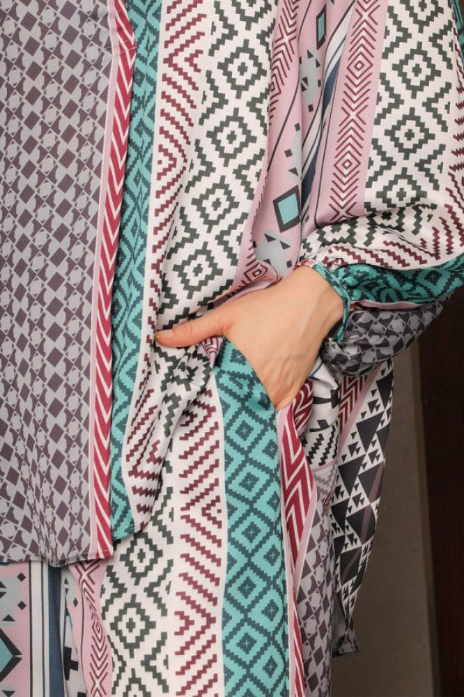 Two-piece printed set, pants and blouse المقاس:(M - 38)