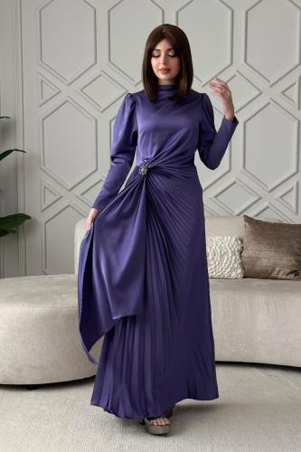 Long pleated satin dress in purple المقاس:(L - 40)