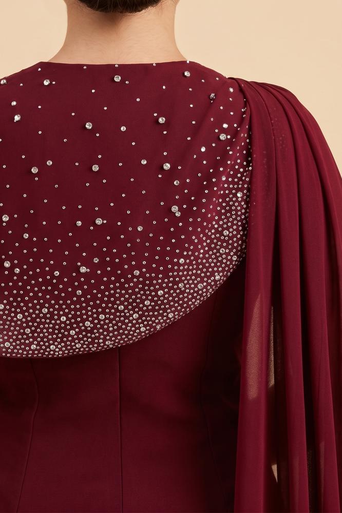 Maxi dress with a rhinestone-embellished collar المقاس:(S - 36)
