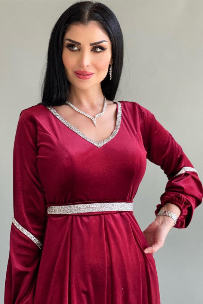 Velvet dress with crystal ribbon المقاس:(XL)
