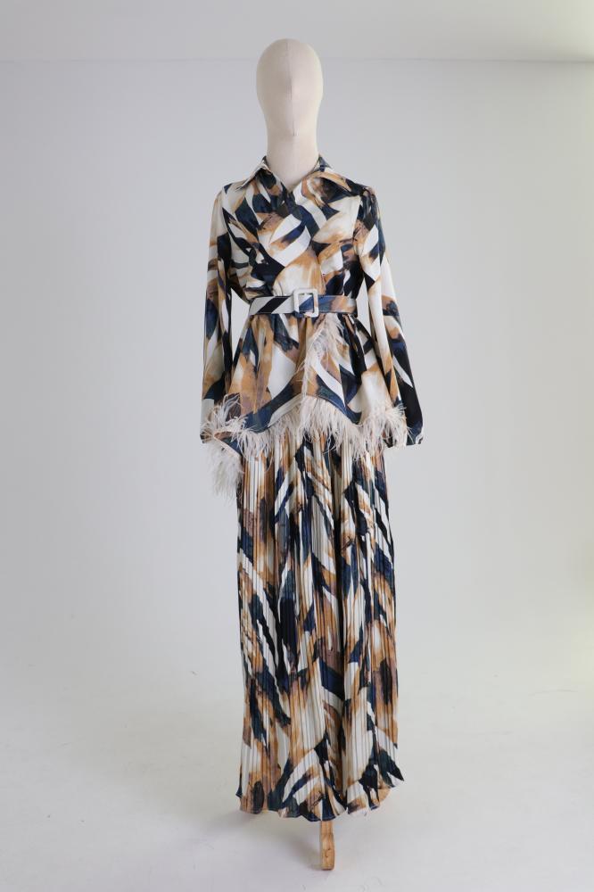 Orange Feathered Two-Piece Set المقاس:(L)