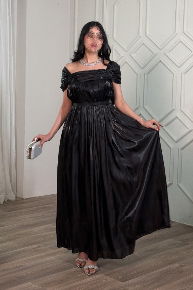 Black pleated off-shoulder dress المقاس:(L)